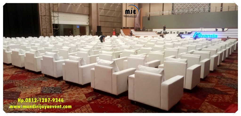 Menyewakan Sofa Putih Single Minimalis Untuk Kebutuhan Meeting