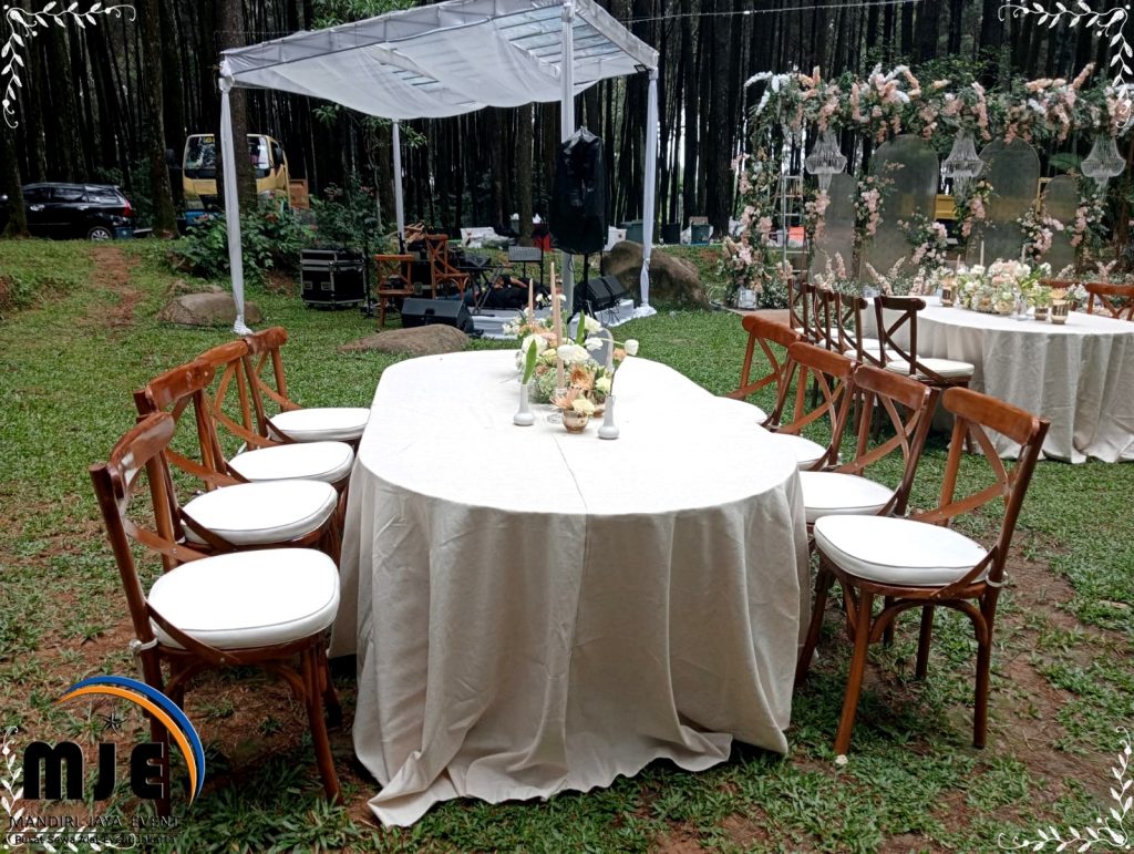 Rental Meja Oval Set Kursi Silang Event Wedding